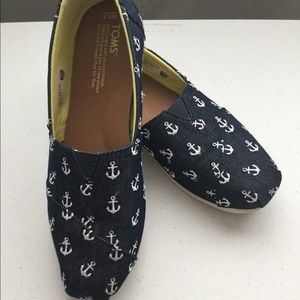 Toms slip on shoes ⚓️